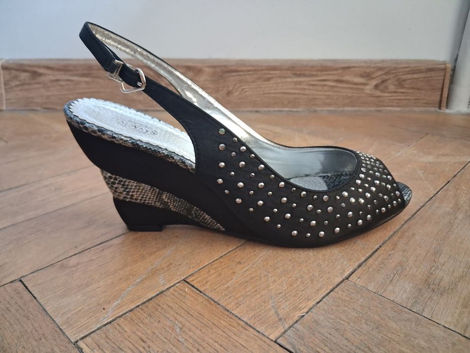 Buty na koturnie