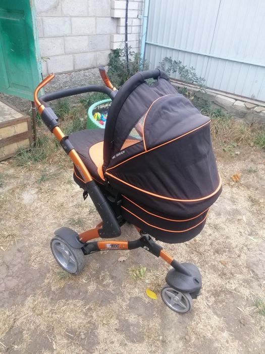 Продам детскую коляску в очень хорошем состоянии