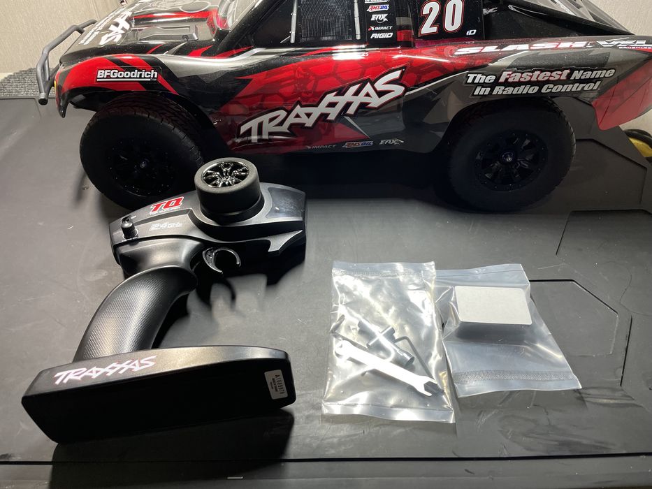 Traxxas slash 4x4 НОВЫЙ радиоуправляемая модель машинка