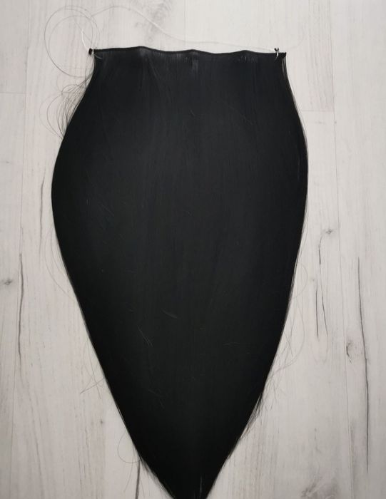 Włosy na żyłce czarne