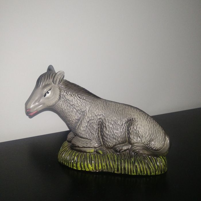 Lote de 7 peças em cerâmica para presépio. 
A peça maior mede 22 cm al