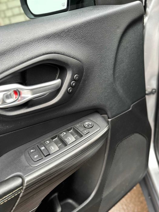 Jeep Cherokee 2015 3.2 газ/бензин Active Drive II максималка