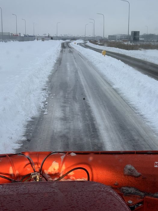 Odśnieżanie parkingów, dróg, placów manewrowych