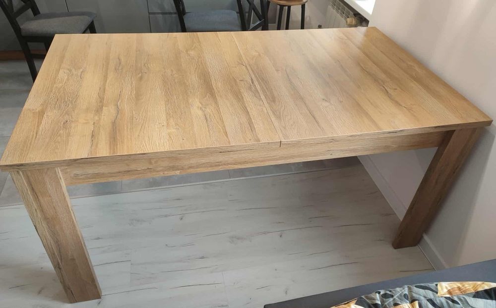 Stół rozkładany używany stan bardzo dobry.