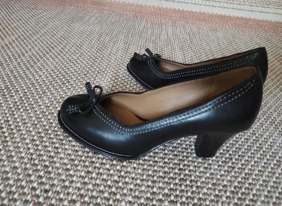 Нові шкіряні туфлі Clarks