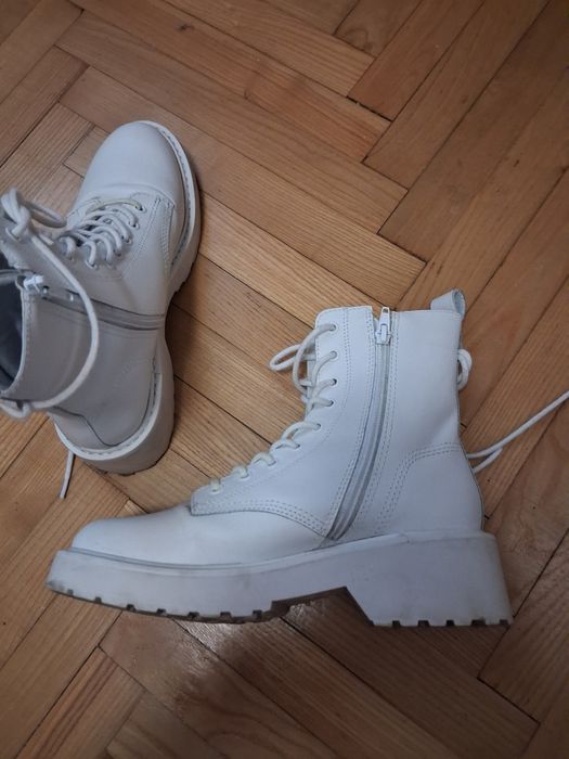 STEVE Madden  ботінки білі М 7,5 ( 38,5)
