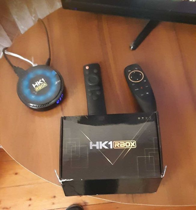 Продам смарт ТБ приставка HK1 RBOX W2