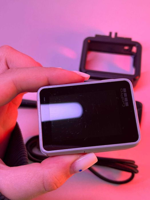 Екшн-камера GoPro Hero 7 White з картою пам'яті.