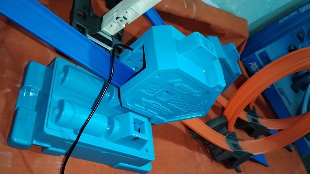 hot wheels track builder positive duel