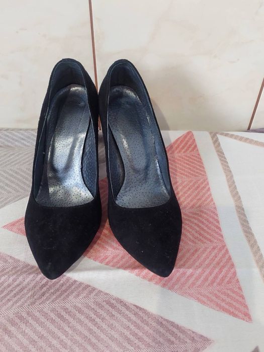 Продам замшеві туфлі