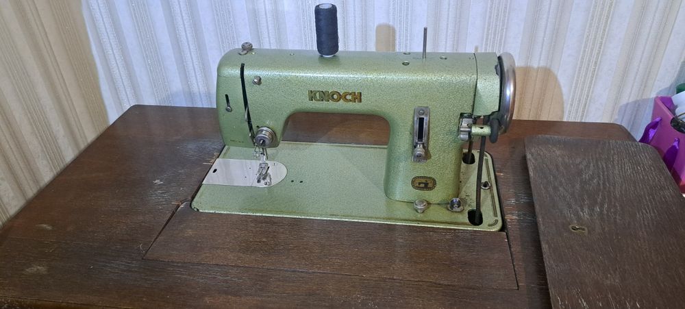Швейна машинка Knoch