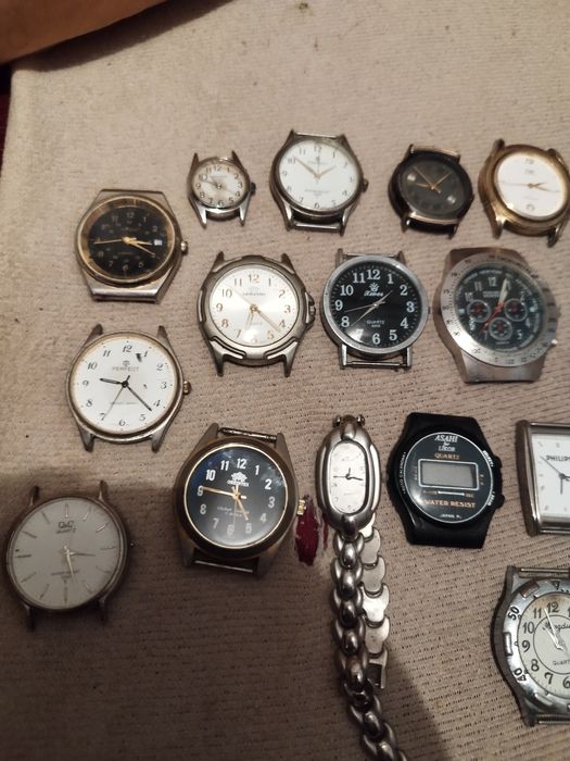 Zestaw zegarków różnych