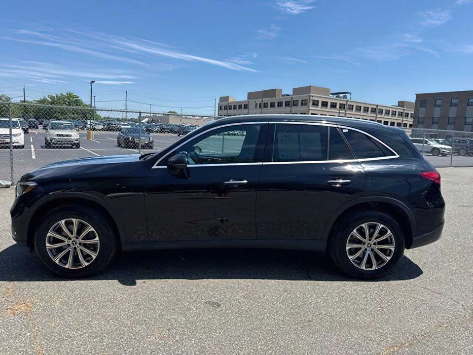 Mercedes-Benz GLC 300      2024