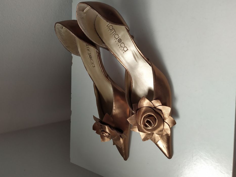 Sapatos cerimônia novos na caixa