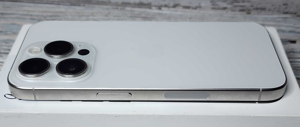 iPhone 15 Pro 128 White eSIM идеальное состояние / 680$ EmojieStore