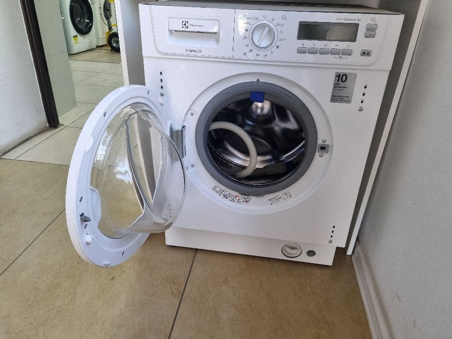Вбудована пральна машина Electrolux EWG147540W на 7 кг у відмінному стані 9/10