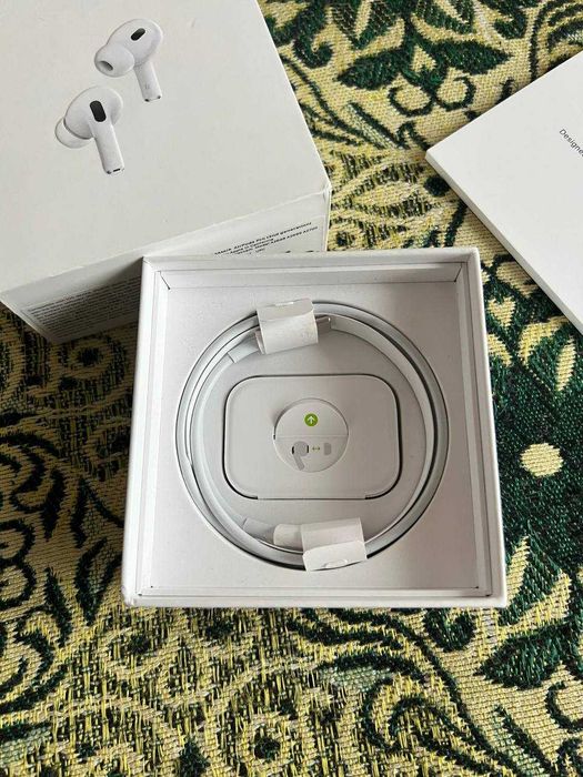 Apple AirPods Pro 2 на гарантії з цілим комплектом
