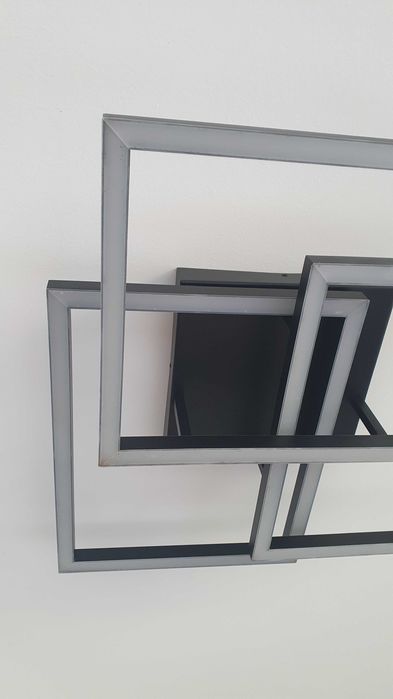 Designerski plafon LED 4 kwadraty 75 cm – czarny, ciepłe światło