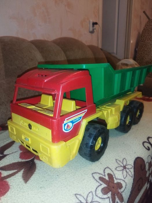 Продам машинку самосвал