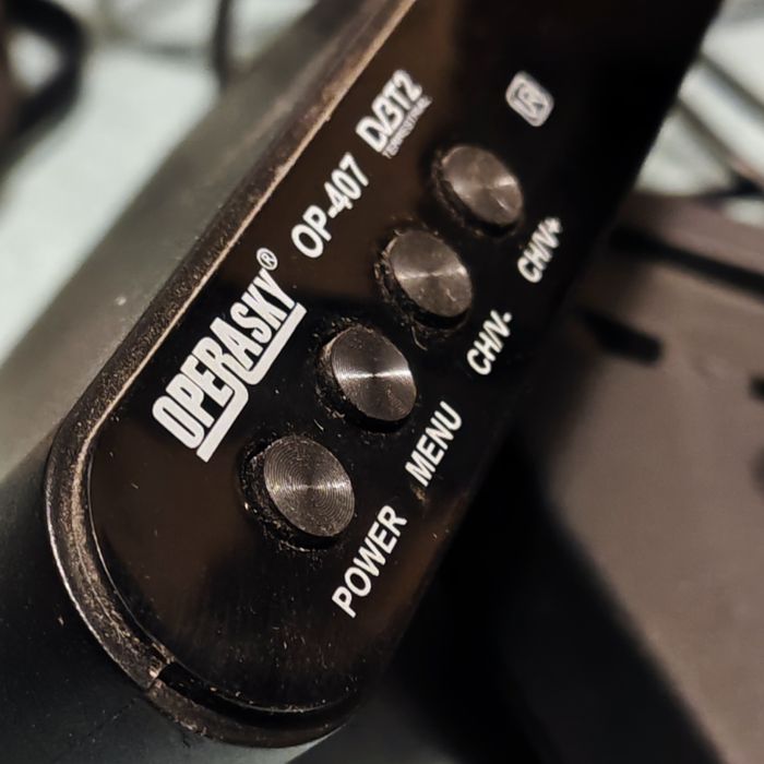 ТВ тюнер DVB T2 OperaSky з активною антеною Expert