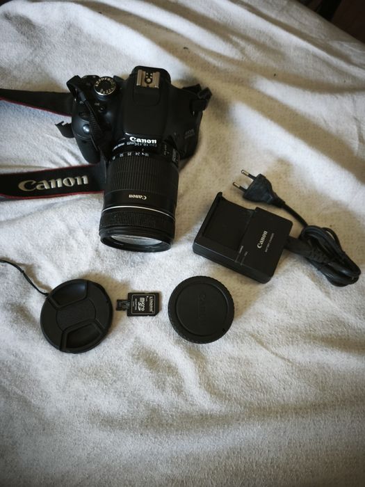 Câmera DSLR Canon EOS 600D + Lente 18-135mm IS