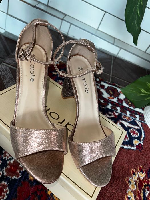 Босоніжки жіночі