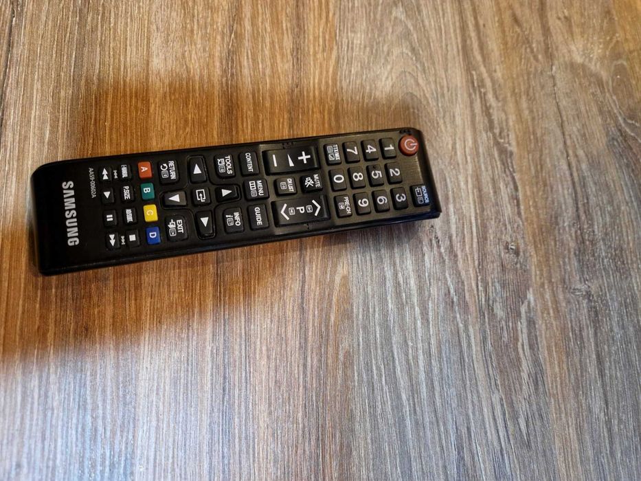 Телевизор Samsung UE26EH4030 диагональ в дюймах: 26" (66 см)