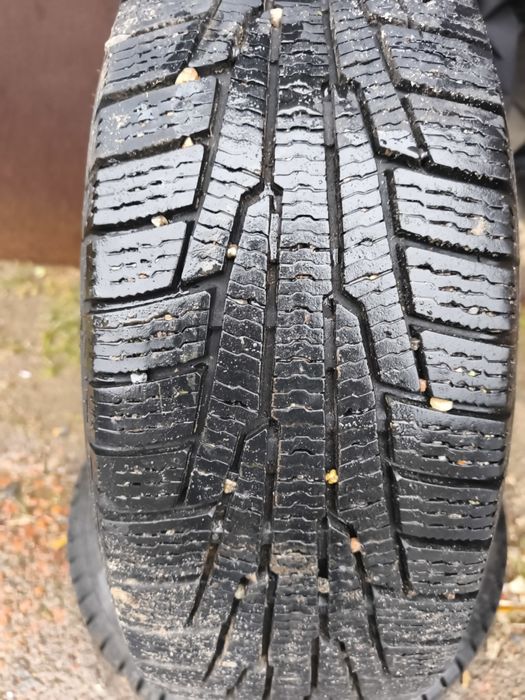 Продам зимнюю резину nokian 185 65 r14