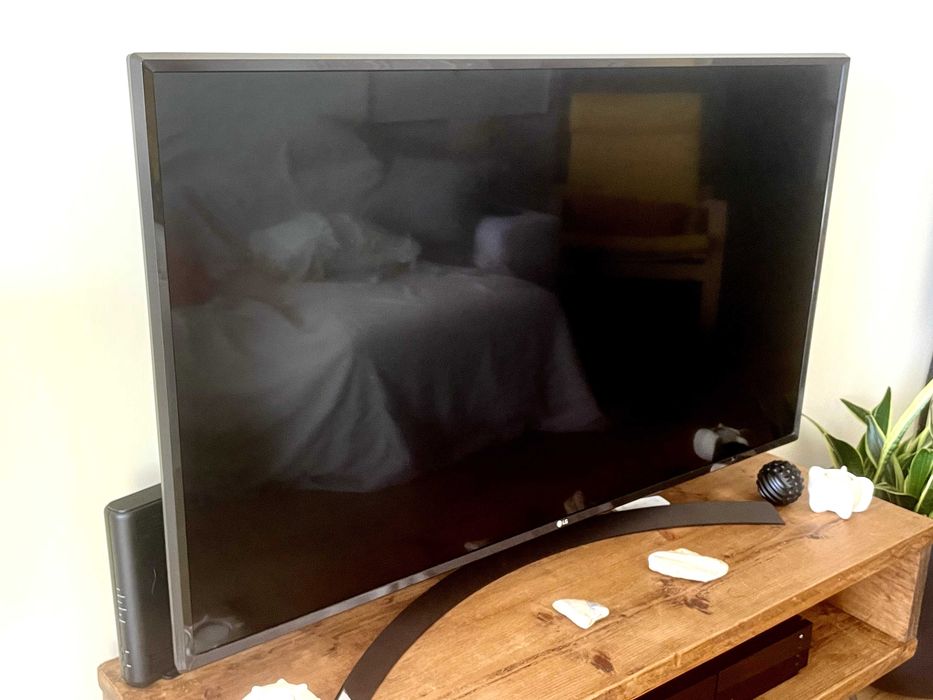 Televisão LG 49UJ634V – 49” 4K UHD Smart TV com HDR