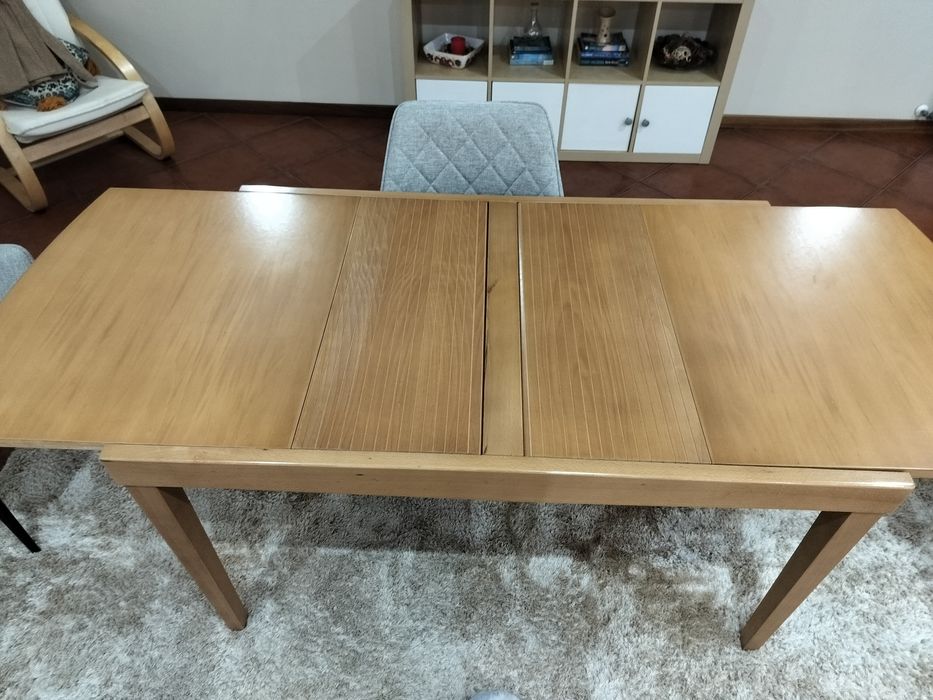 Mesa de jantar extensível