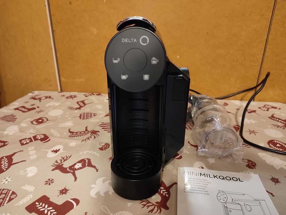 Ekspres do kawy Delta MilkQool mini.