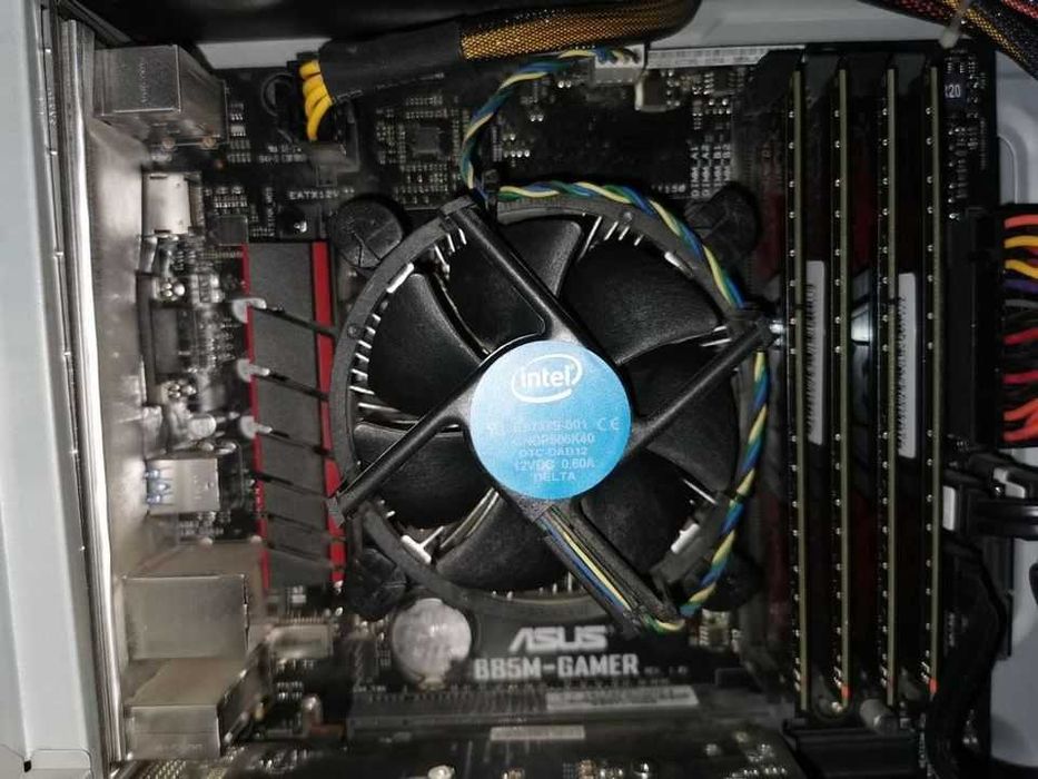 Torre de computador c/ windows 10