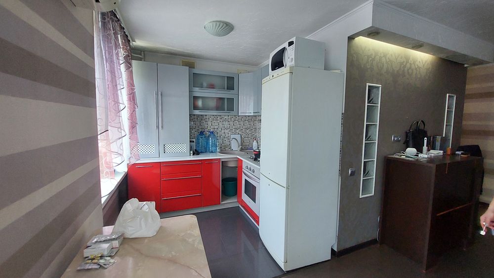Продам 2-кімнатну квартиру. Вул.О.Пчілки,9.
