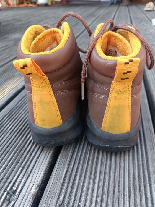 Buty Nike Manoa, używane w dobrym stanie