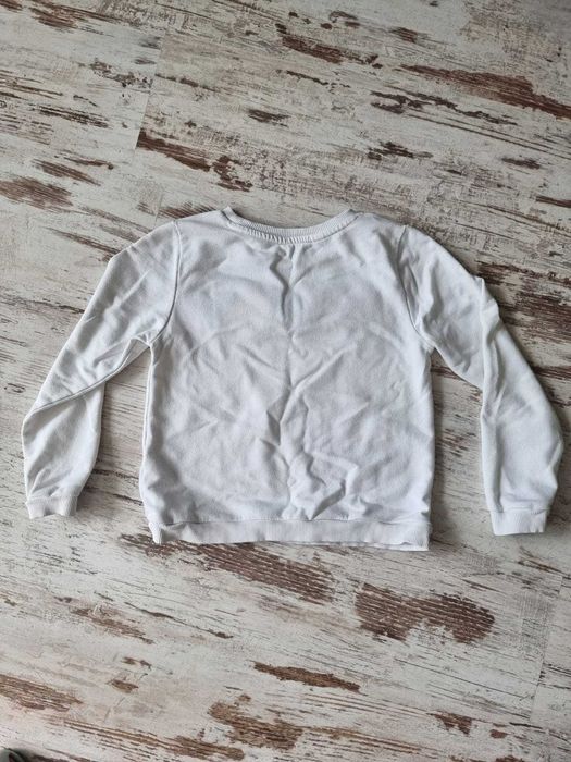Biała bluza H&M r.140 cm – dziecięca, uniwersalna i wygodna