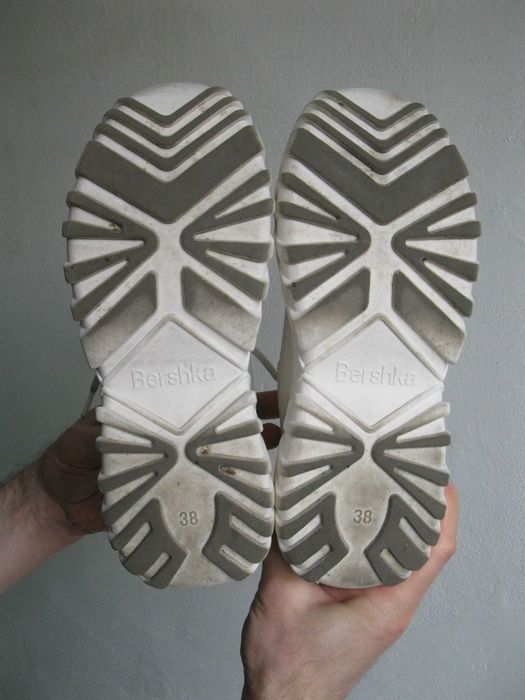 Кроссовки Bershka hello kitty на платформе 38 размер