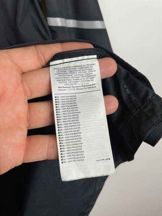 Легка жіноча спортивна вітровка , куртка nike shield