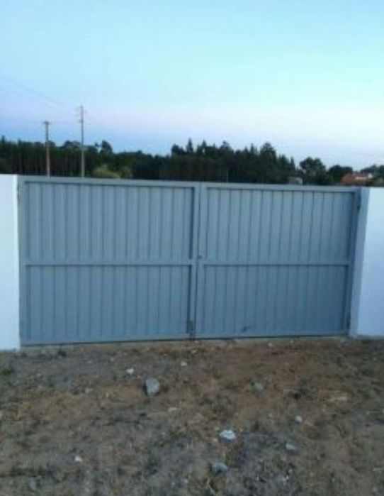 Trabalho de serralheira, portões gradeamentos