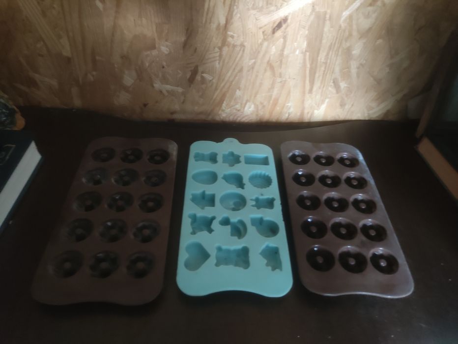Продам силиконовые формы для выпечки,бумага для выпечки