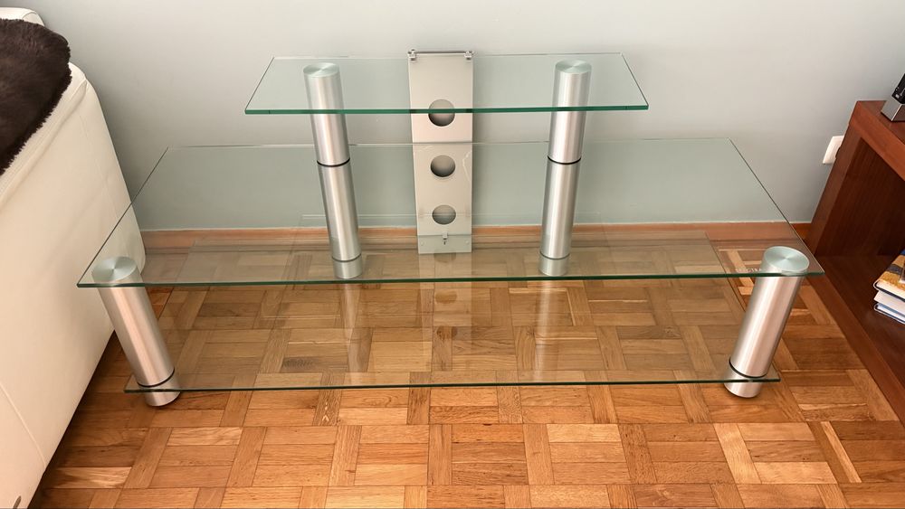 Mesa de televisao e sala