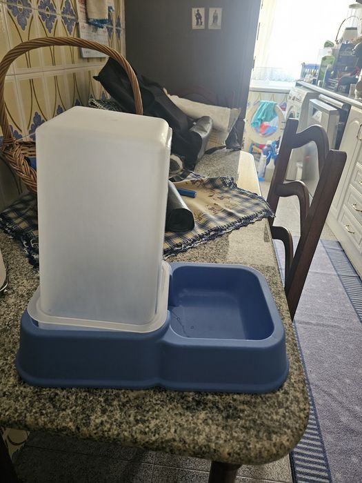Comedouro para caes/gatos