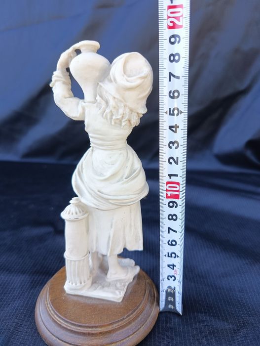 Mala figurka G. A.