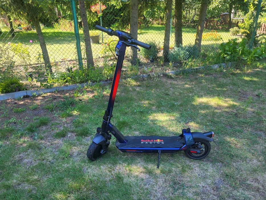 Hulajnoga elektryczna Red Bull Racing