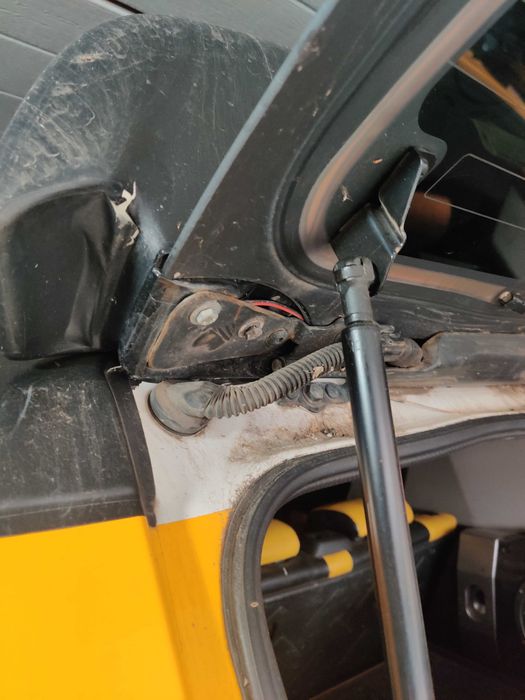 Спойлер на задню дверку на авто Toyota FJ Cruiser