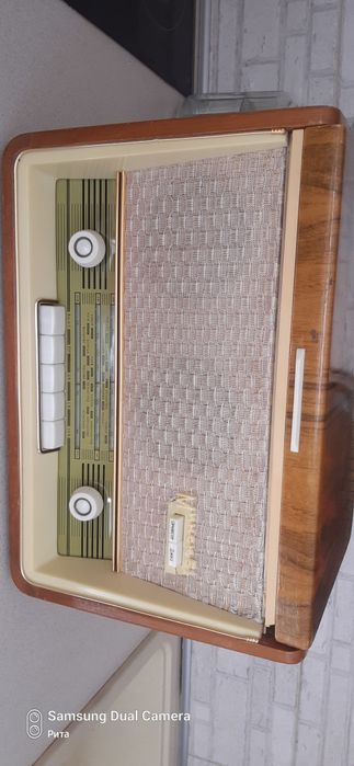 радиола минск 61 отличное звучяние чёткий приём фм 88-108мгц !