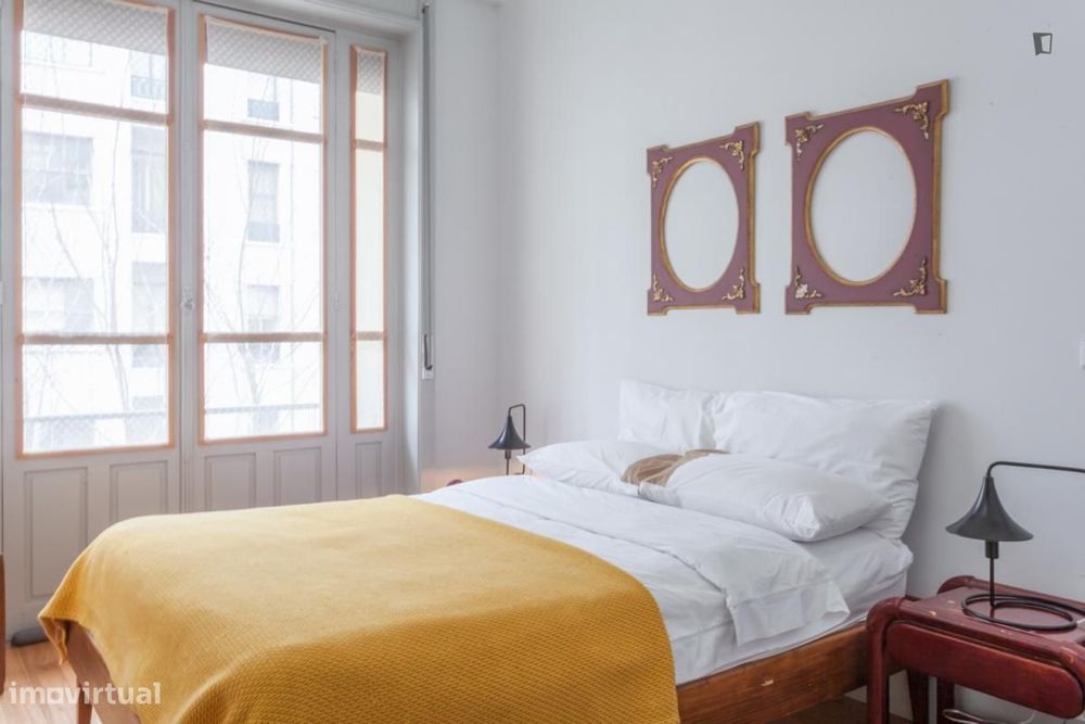 Quarto - localizado em Santo Ildefonso Porto