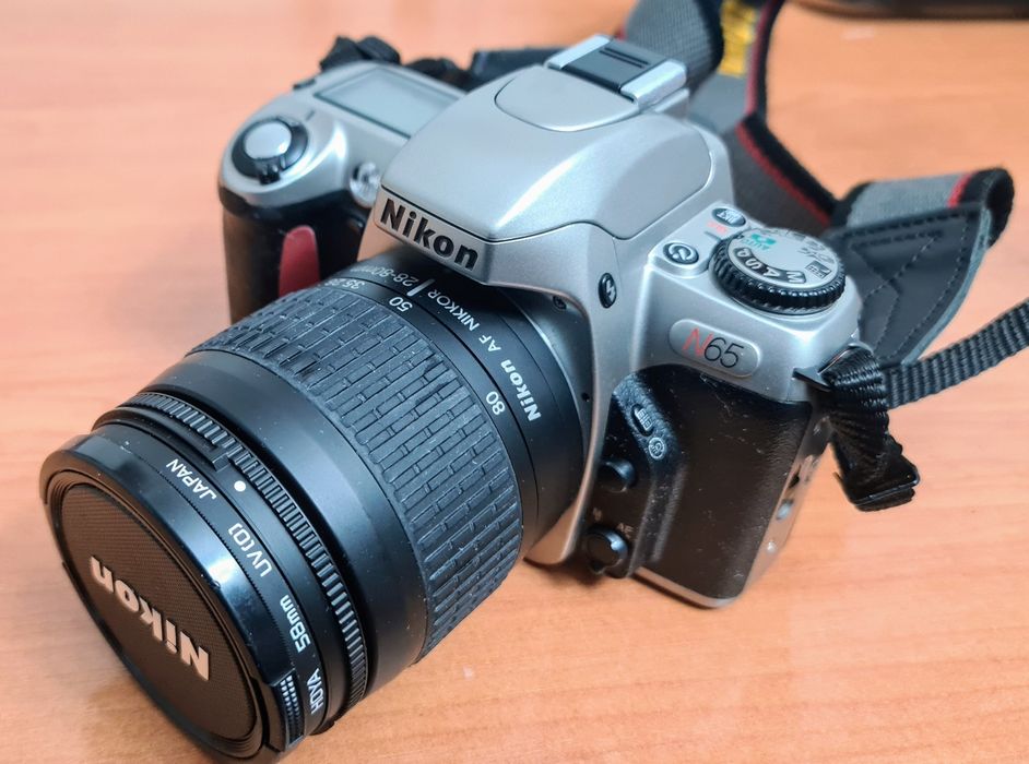 Nikon N65 com lente 28-80mm e filtro UV