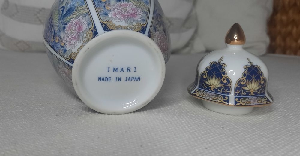 Pote em porcelana Imari antigo