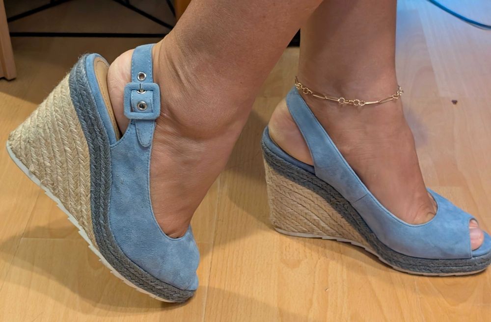 Sandały na koturnie niebieskie zamsz 37 Nine West