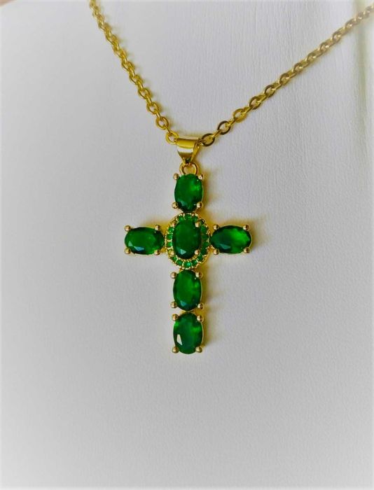 Colar Aço  Dourado c/ Cruz Predas Verdes Grande NOVO